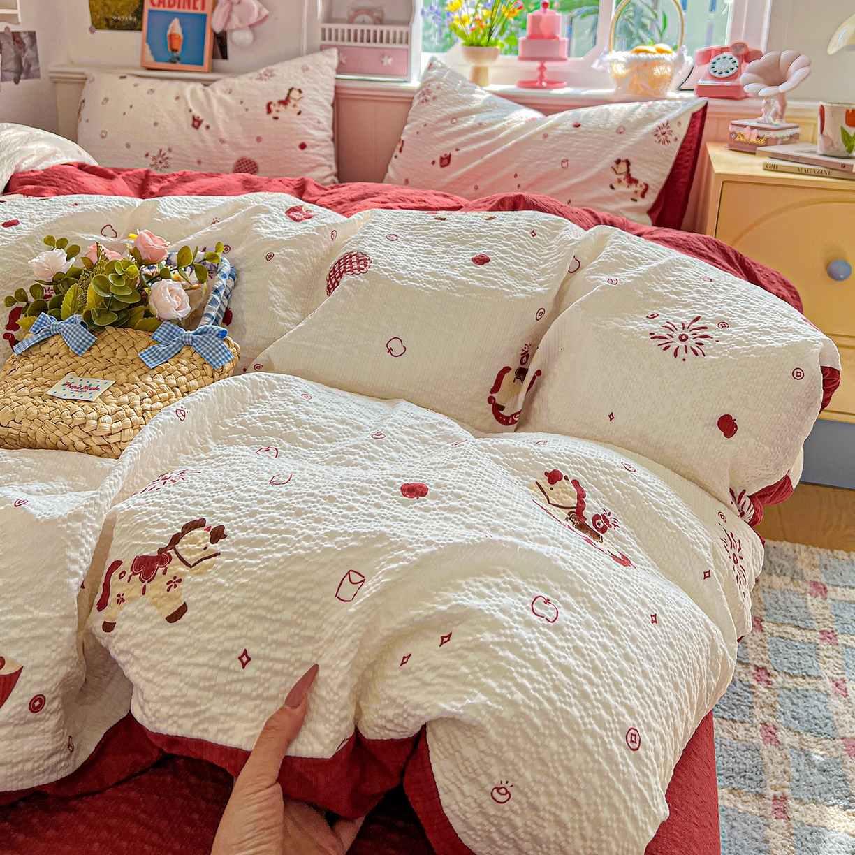 91家纺网 家纺一手货源 找家纺 悦织湾家纺 2026新款泡芙棉印花四件套单品单被套枕套时尚轻奢卡通小碎花学生宿舍用品三四件套 鸿运小马