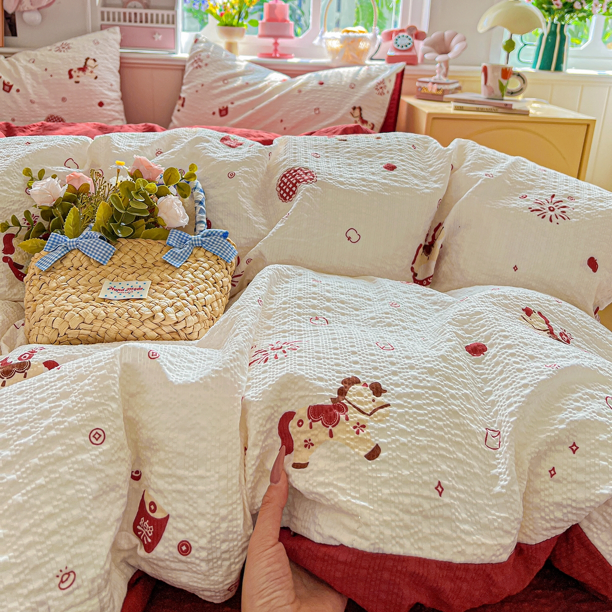 91家纺网 家纺一手货源 找家纺 悦织湾家纺 2026新款泡芙棉印花四件套单品单被套枕套时尚轻奢卡通小碎花学生宿舍用品三四件套 鸿运小马