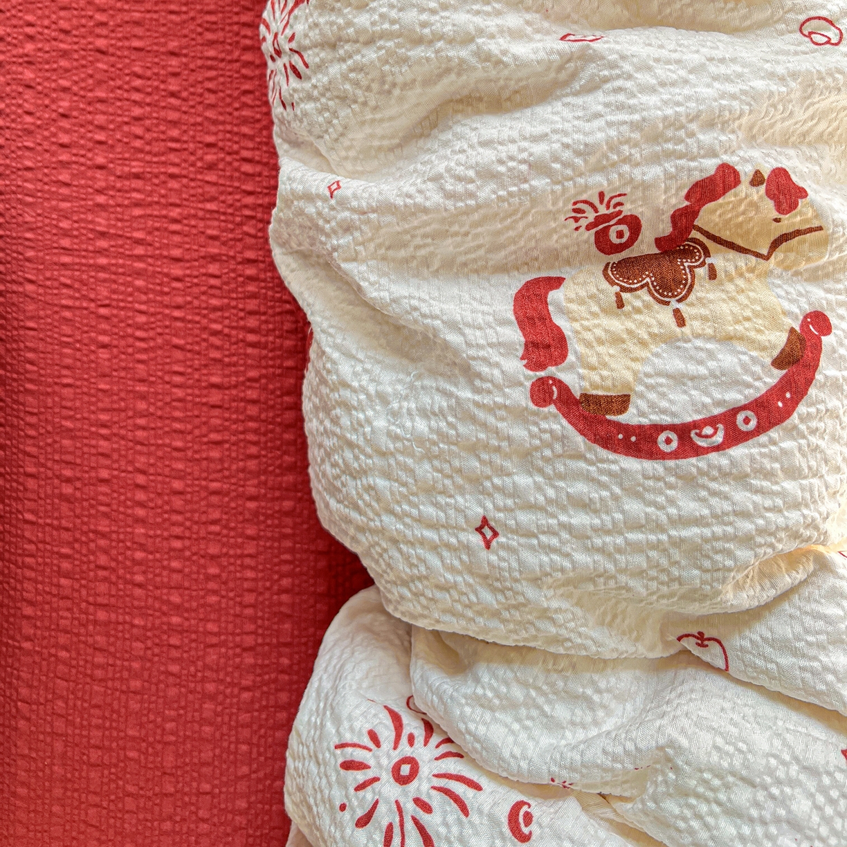 91家纺网 家纺一手货源 找家纺 悦织湾家纺 2026新款泡芙棉印花四件套单品单被套枕套时尚轻奢卡通小碎花学生宿舍用品三四件套 鸿运小马