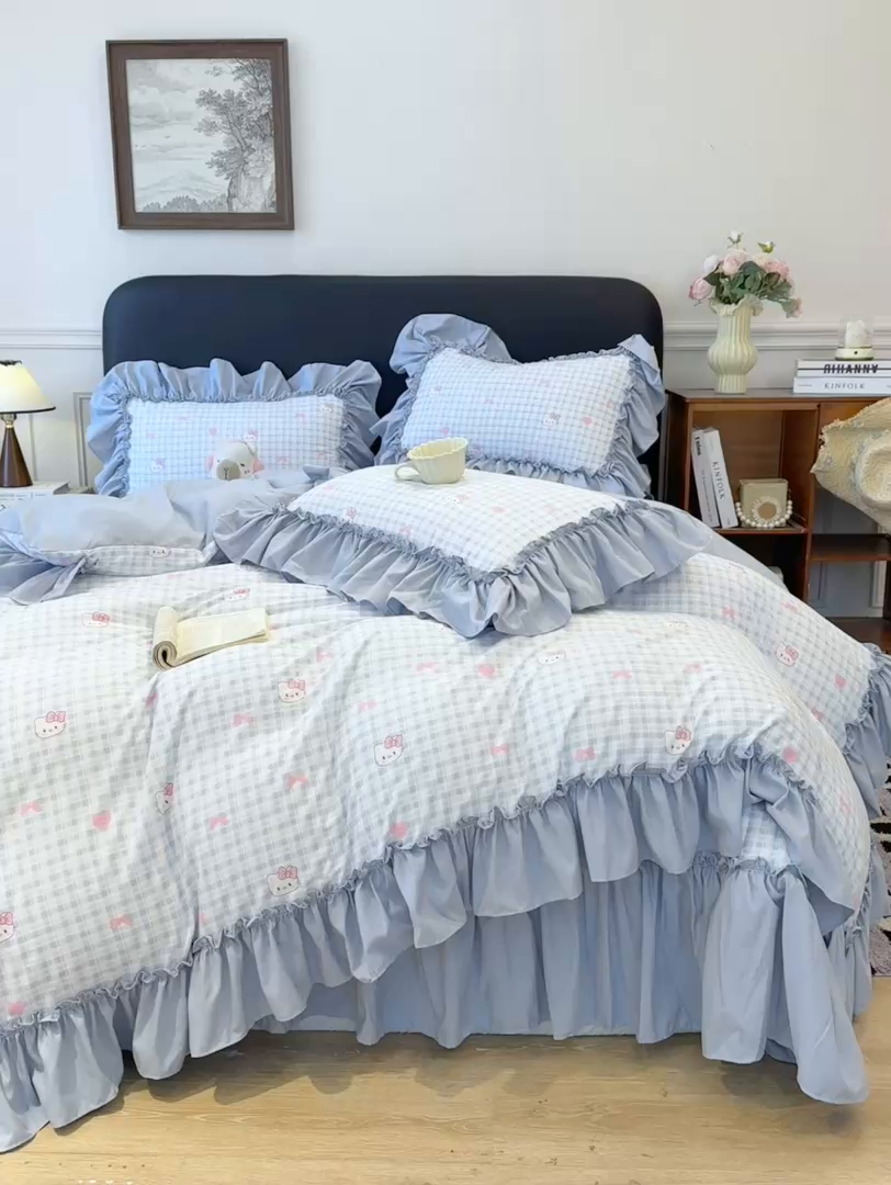 91家纺网 家纺一手货源 找家纺 大麦家纺 2026新款水洗古棉床盖印花四件套 KT猫-蓝