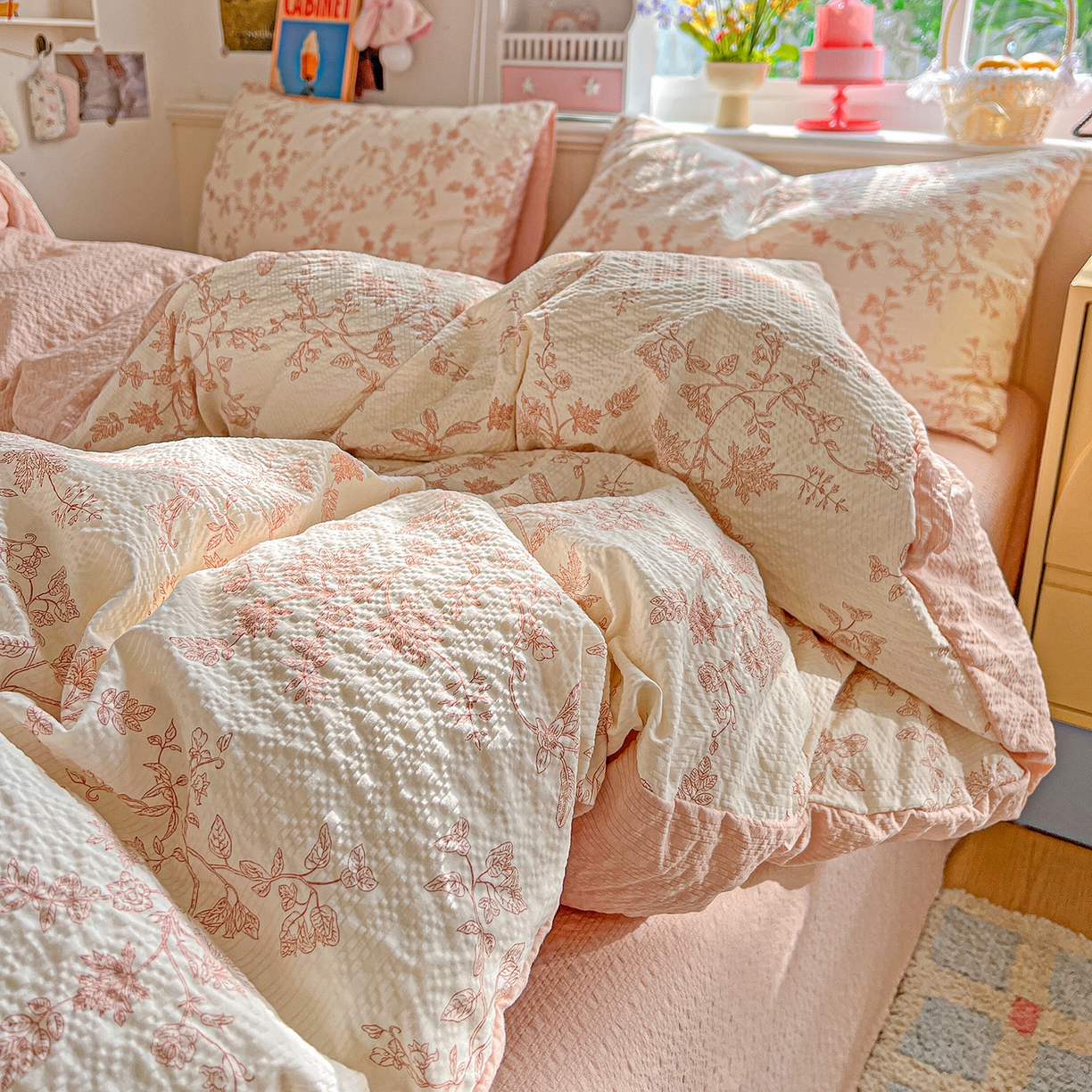 91家纺网 家纺一手货源 找家纺 悦织湾家纺 2026新款泡芙棉印花四件套单品单被套枕套时尚轻奢卡通小碎花学生宿舍用品三四件套 花蔓（粉）
