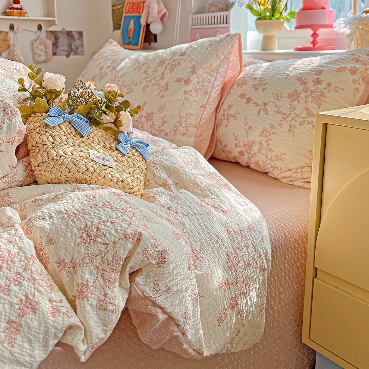 91家纺网 家纺一手货源 找家纺 悦织湾家纺 2026新款泡芙棉印花四件套单品单被套枕套时尚轻奢卡通小碎花学生宿舍用品三四件套 花蔓（粉）