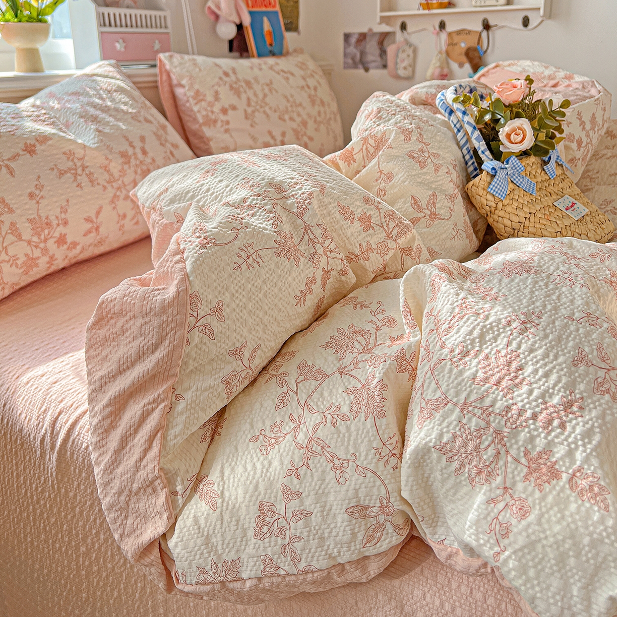 91家纺网 家纺一手货源 找家纺 悦织湾家纺 2026新款泡芙棉印花四件套单品单被套枕套时尚轻奢卡通小碎花学生宿舍用品三四件套 花蔓（粉）