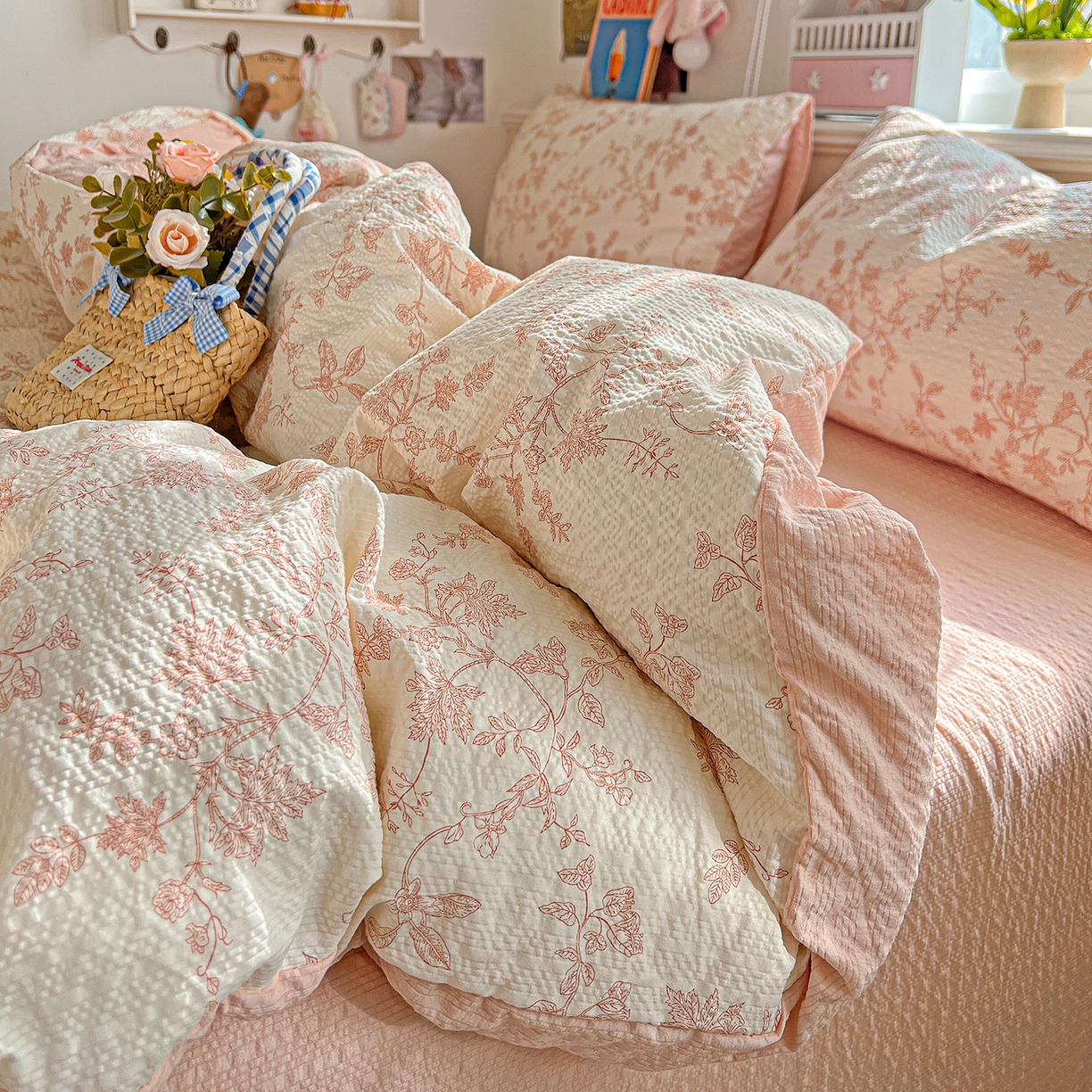 91家纺网 家纺一手货源 找家纺 悦织湾家纺 2026新款泡芙棉印花四件套单品单被套枕套时尚轻奢卡通小碎花学生宿舍用品三四件套 花蔓（粉）