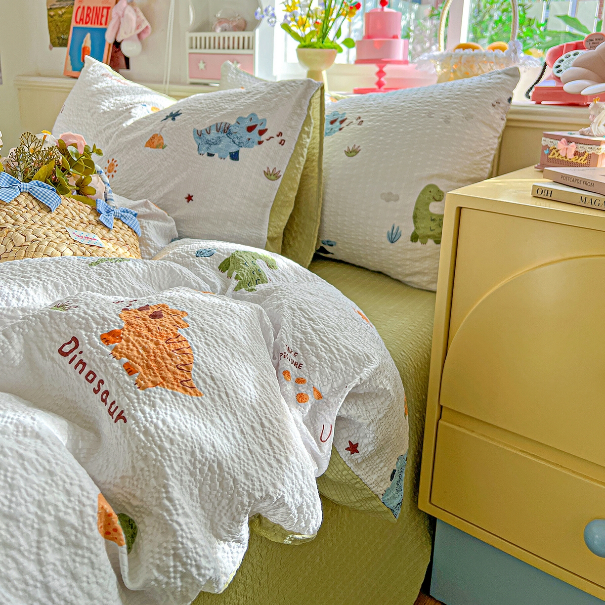 91家纺网 家纺一手货源 找家纺 悦织湾家纺 2026新款泡芙棉印花四件套单品单被套枕套时尚轻奢卡通小碎花学生宿舍用品三四件套 恐龙日记