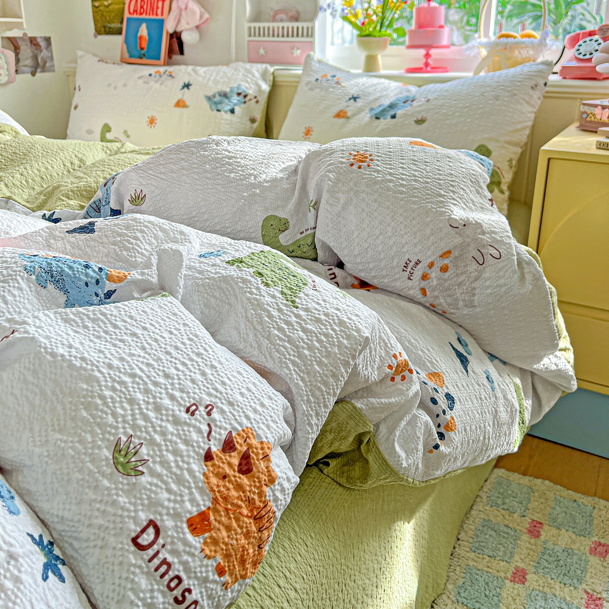 91家纺网 家纺一手货源 找家纺 悦织湾家纺 2026新款泡芙棉印花四件套单品单被套枕套时尚轻奢卡通小碎花学生宿舍用品三四件套 恐龙日记