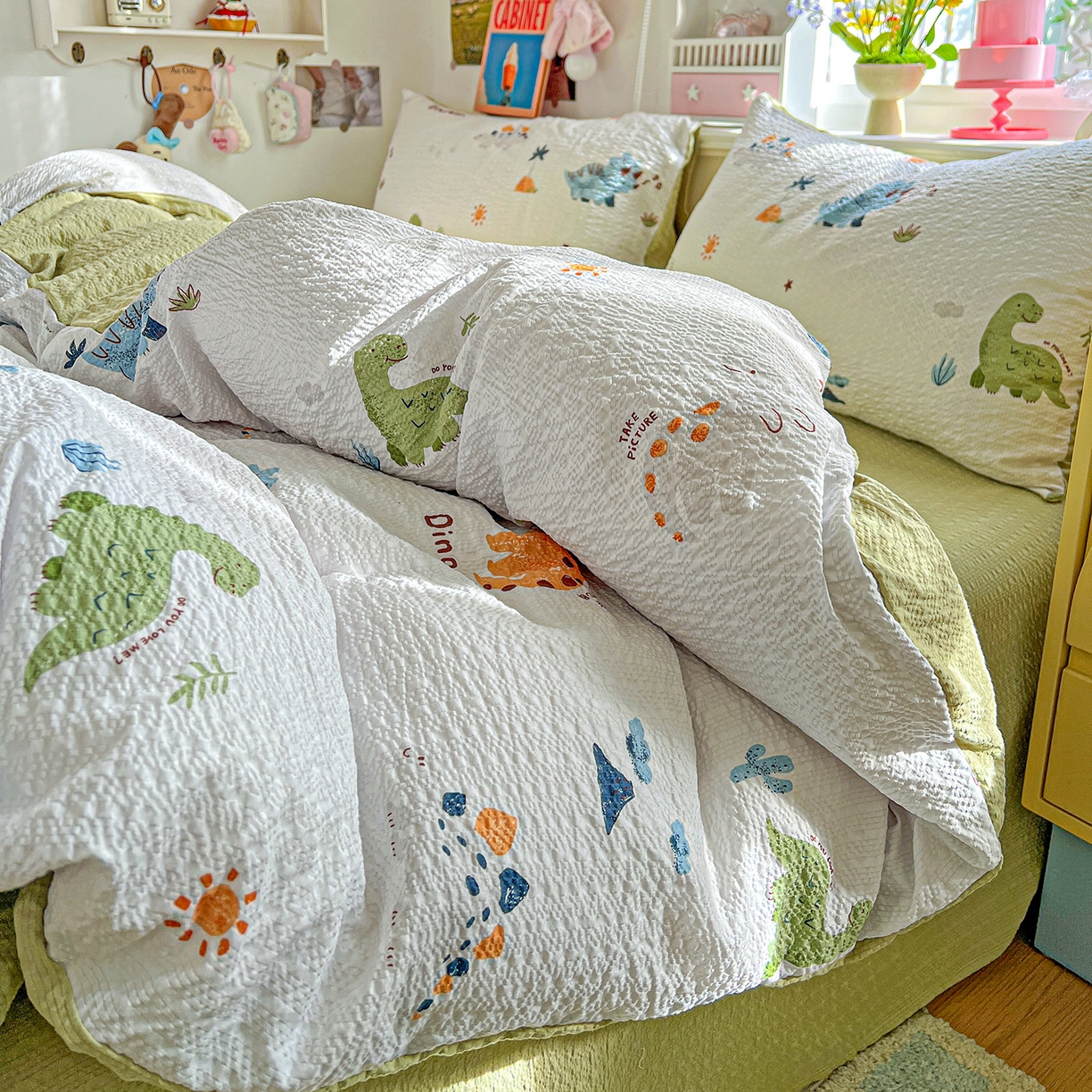 91家纺网 家纺一手货源 找家纺 悦织湾家纺 2026新款泡芙棉印花四件套单品单被套枕套时尚轻奢卡通小碎花学生宿舍用品三四件套 恐龙日记