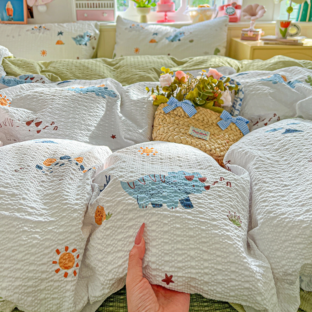 91家纺网 家纺一手货源 找家纺 悦织湾家纺 2026新款泡芙棉印花四件套单品单被套枕套时尚轻奢卡通小碎花学生宿舍用品三四件套 恐龙日记