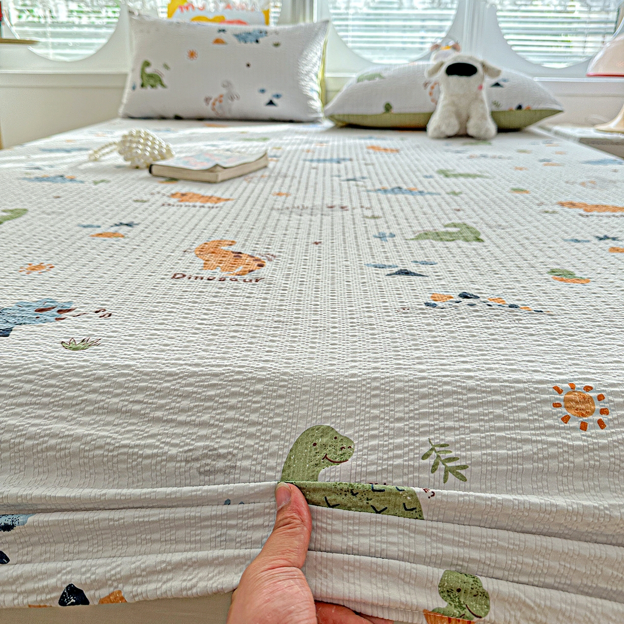 91家纺网 家纺一手货源 找家纺 悦织湾家纺 2026新款老粗布印花床单床笠床笠三两件套春秋学生宿舍单双人床笠 恐龙日记