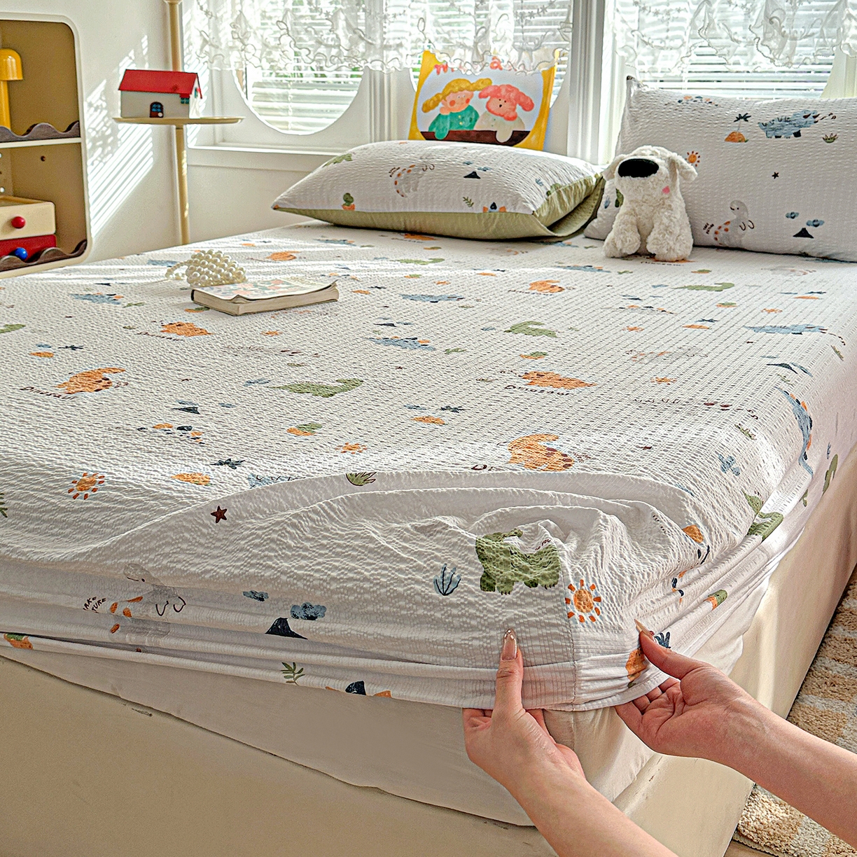 91家纺网 家纺一手货源 找家纺 悦织湾家纺 2026新款老粗布印花床单床笠床笠三两件套春秋学生宿舍单双人床笠 恐龙日记