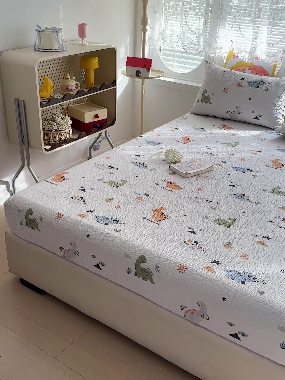 91家纺网 家纺一手货源 找家纺 悦织湾家纺 2026新款老粗布印花床单床笠床笠三两件套春秋学生宿舍单双人床笠 恐龙日记