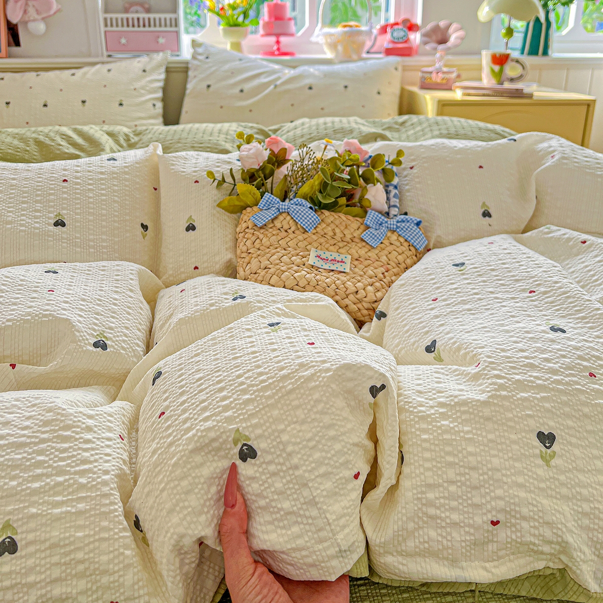 91家纺网 家纺一手货源 找家纺 悦织湾家纺 2026新款泡芙棉印花四件套单品单被套枕套时尚轻奢卡通小碎花学生宿舍用品三四件套 奶樱点点