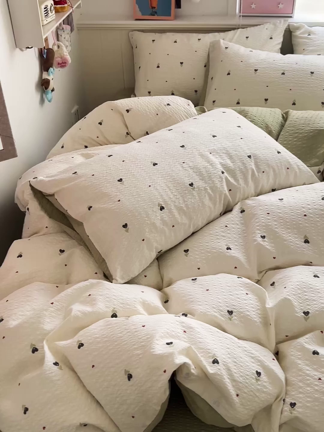 91家纺网 家纺一手货源 找家纺 悦织湾家纺 2026新款泡芙棉印花四件套单品单被套枕套时尚轻奢卡通小碎花学生宿舍用品三四件套 奶樱点点