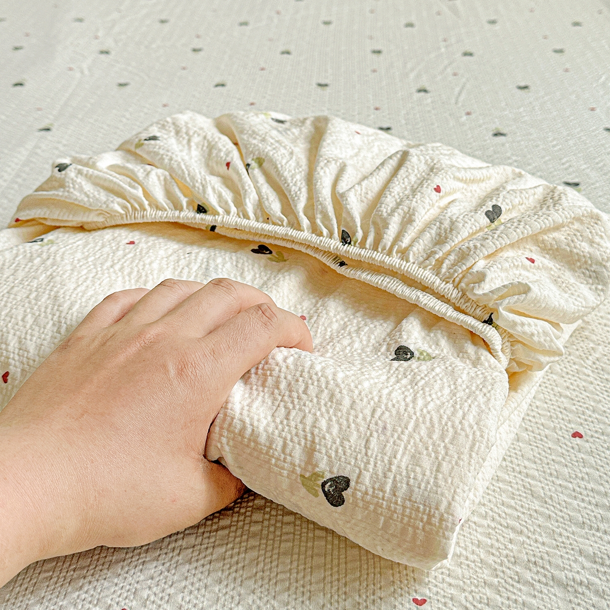 91家纺网 家纺一手货源 找家纺 悦织湾家纺 2026新款老粗布印花床单床笠床笠三两件套春秋学生宿舍单双人床笠 奶樱点点