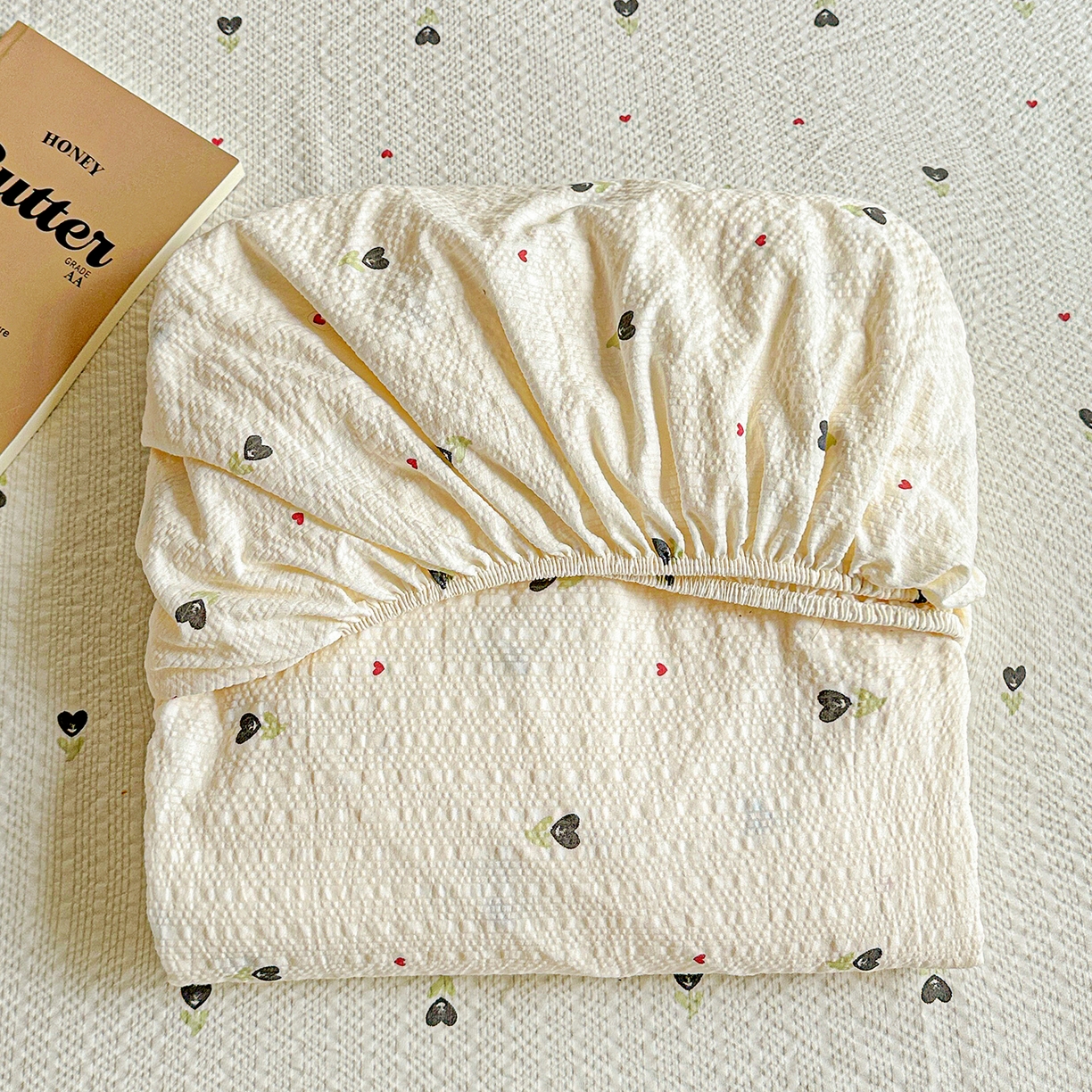 91家纺网 家纺一手货源 找家纺 悦织湾家纺 2026新款老粗布印花床单床笠床笠三两件套春秋学生宿舍单双人床笠 奶樱点点