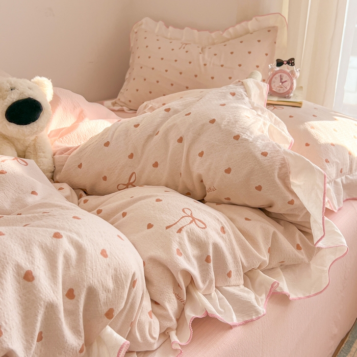 91家纺网 家纺一手货源 找家纺 柒月家居 2026新款小清新木棉皱皱纱花边款四件套 爱心飘飘