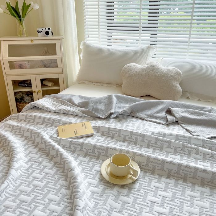 91家纺网 家纺一手货源 找家纺 馨乐家纺 2026新款三层纱针织夏凉被夏被被子被芯盖毯 问夏