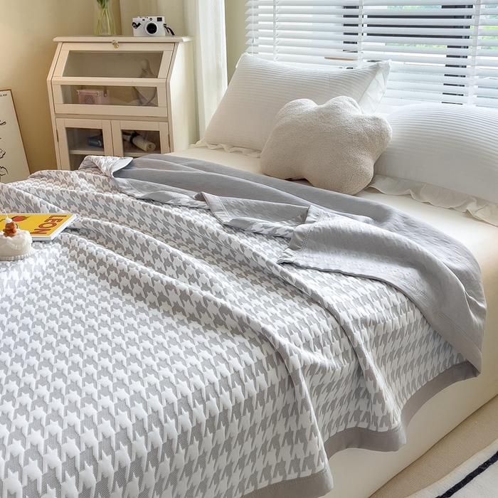 91家纺网 家纺一手货源 找家纺 馨乐家纺 2026新款三层纱针织夏凉被夏被被子被芯盖毯 涵雁