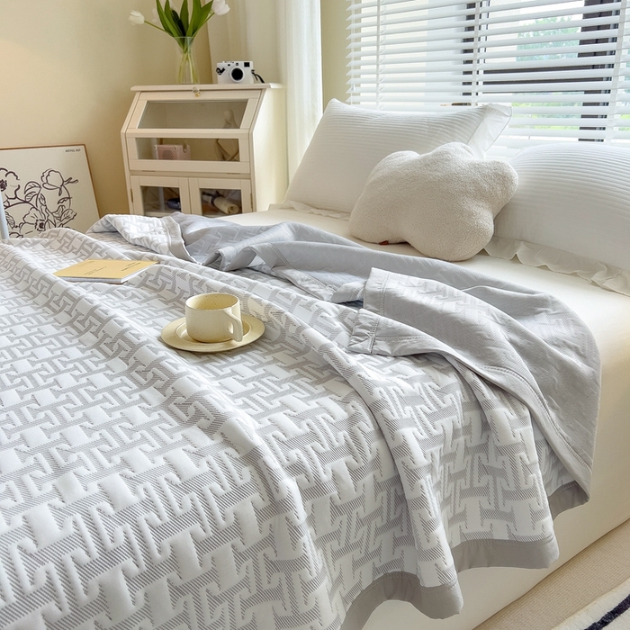 91家纺网 家纺一手货源 找家纺 馨乐家纺 2026新款三层纱针织夏凉被夏被被子被芯盖毯 问夏