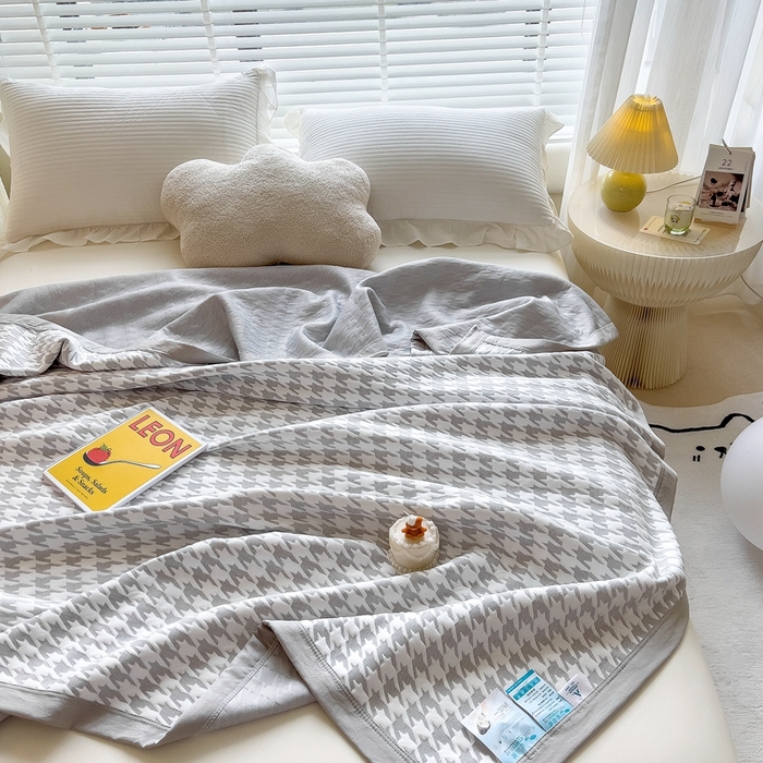 91家纺网 家纺一手货源 找家纺 馨乐家纺 2026新款三层纱针织夏凉被夏被被子被芯盖毯 涵雁