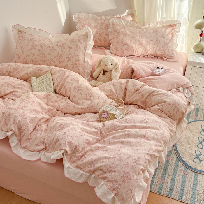 91家纺网 家纺一手货源 找家纺 柒月家居 2026新款小清新木棉皱皱纱花边款四件套 春意粉