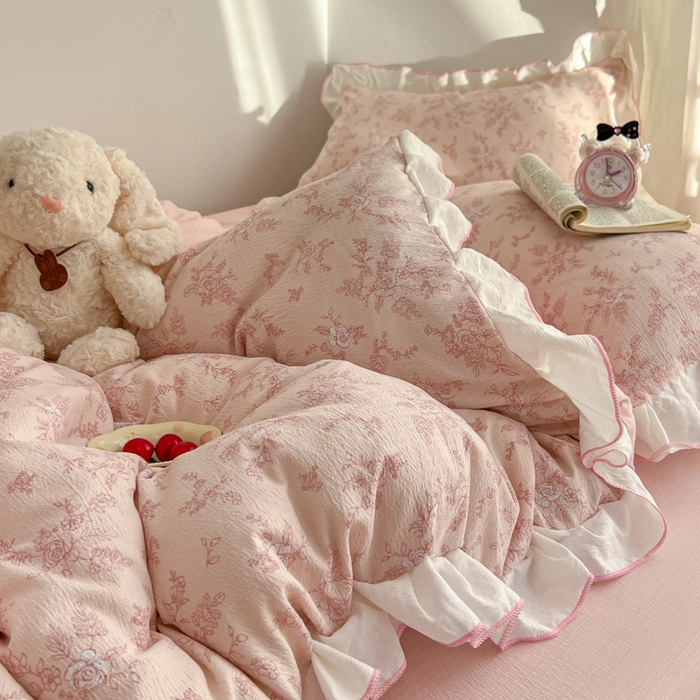 91家纺网 家纺一手货源 找家纺 柒月家居 2026新款小清新木棉皱皱纱花边款四件套 春意粉