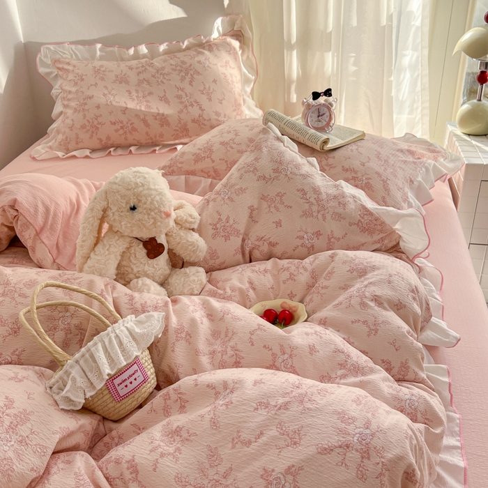 91家纺网 家纺一手货源 找家纺 柒月家居 2026新款小清新木棉皱皱纱花边款四件套 春意粉