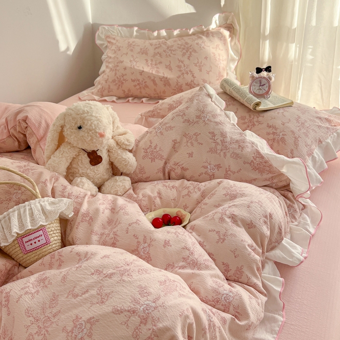 91家纺网 家纺一手货源 找家纺 柒月家居 2026新款小清新木棉皱皱纱花边款四件套 春意粉