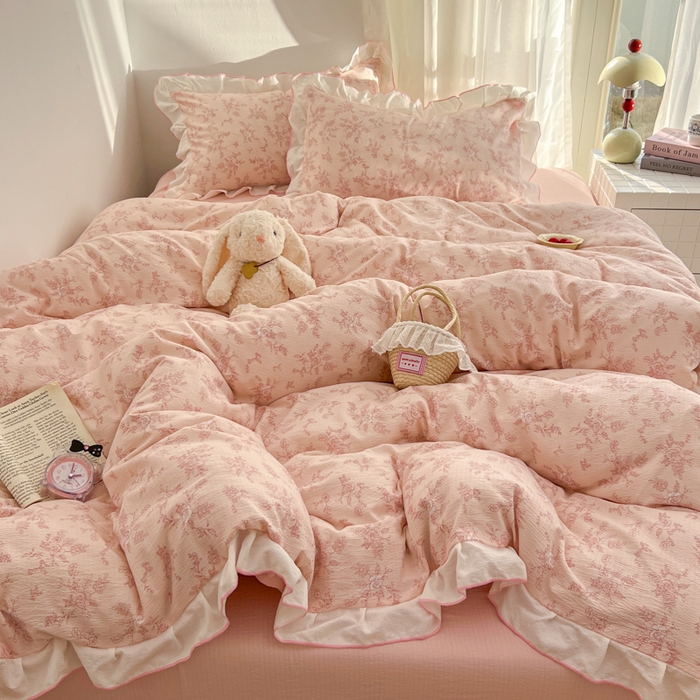 91家纺网 家纺一手货源 找家纺 柒月家居 2026新款小清新木棉皱皱纱花边款四件套 春意粉