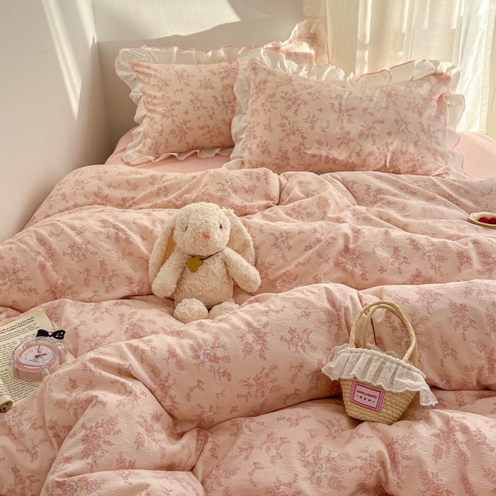 91家纺网 家纺一手货源 找家纺 柒月家居 2026新款小清新木棉皱皱纱花边款四件套 春意粉