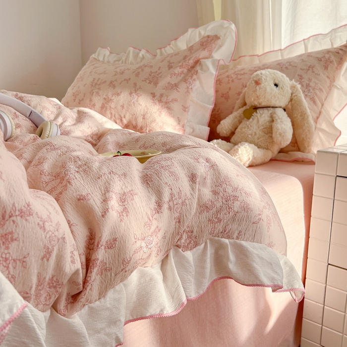 91家纺网 家纺一手货源 找家纺 柒月家居 2026新款小清新木棉皱皱纱花边款四件套 春意粉