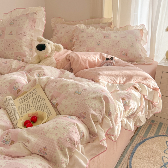 91家纺网 家纺一手货源 找家纺 柒月家居 2026新款小清新木棉皱皱纱花边款四件套 粉格猫咪