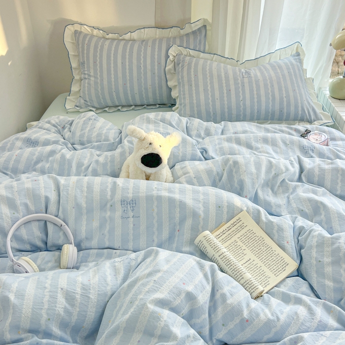 91家纺网 家纺一手货源 找家纺 柒月家居 2026新款小清新木棉皱皱纱花边款四件套 蝴蝶结蓝