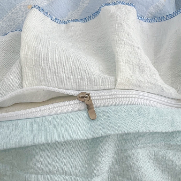 91家纺网 家纺一手货源 找家纺 柒月家居 2026新款小清新木棉皱皱纱花边款四件套 蝴蝶结蓝