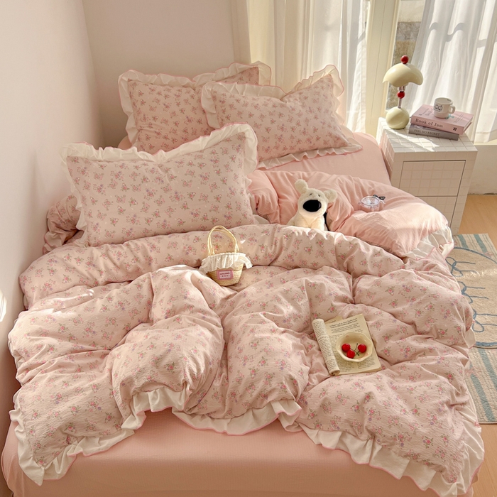 91家纺网 家纺一手货源 找家纺 柒月家居 2026新款小清新木棉皱皱纱花边款四件套 花田梦