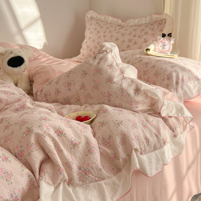 91家纺网 家纺一手货源 找家纺 柒月家居 2026新款小清新木棉皱皱纱花边款四件套 花田梦