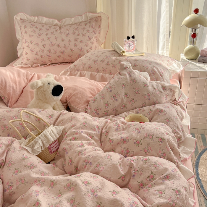 91家纺网 家纺一手货源 找家纺 柒月家居 2026新款小清新木棉皱皱纱花边款四件套 花田梦