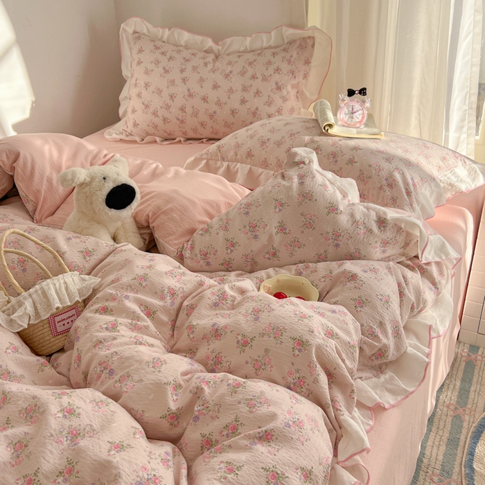 91家纺网 家纺一手货源 找家纺 柒月家居 2026新款小清新木棉皱皱纱花边款四件套 花田梦