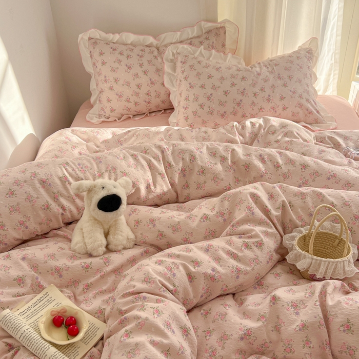 91家纺网 家纺一手货源 找家纺 柒月家居 2026新款小清新木棉皱皱纱花边款四件套 花田梦