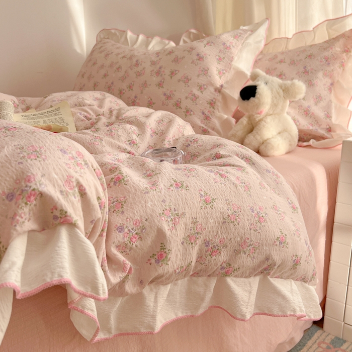 91家纺网 家纺一手货源 找家纺 柒月家居 2026新款小清新木棉皱皱纱花边款四件套 花田梦