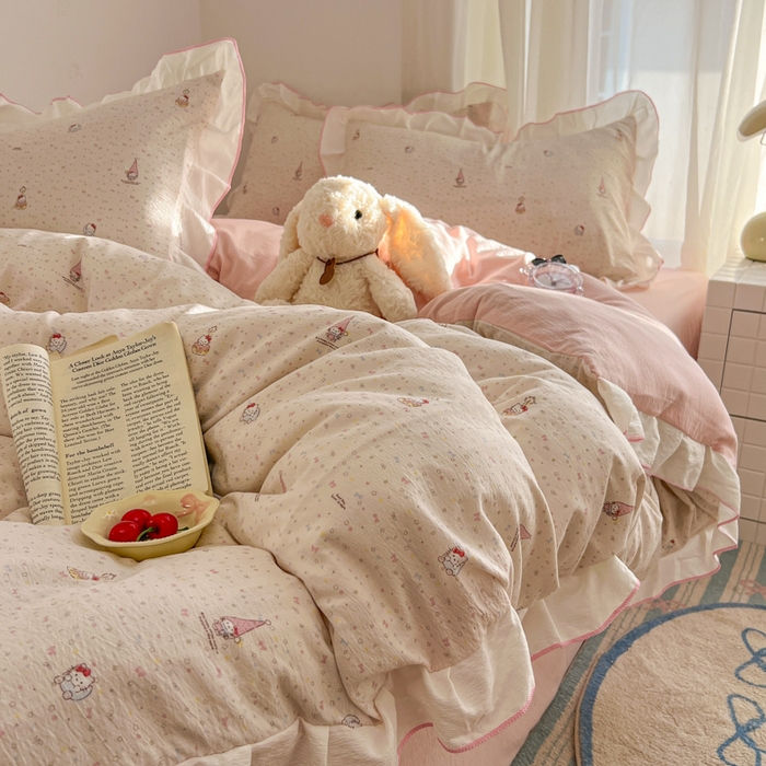 91家纺网 家纺一手货源 找家纺 柒月家居 2026新款小清新木棉皱皱纱花边款四件套 幸运猫咪