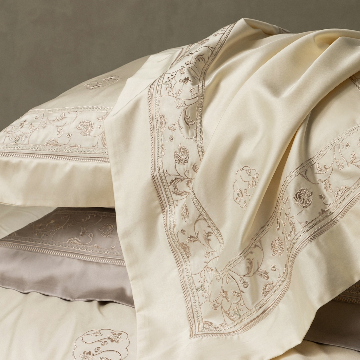 91家纺网 家纺一手货源 找家纺 涞澳家纺 2026新款东帝兴岚雾天丝棉四件套-春风漫舞 春风漫舞-纯净白