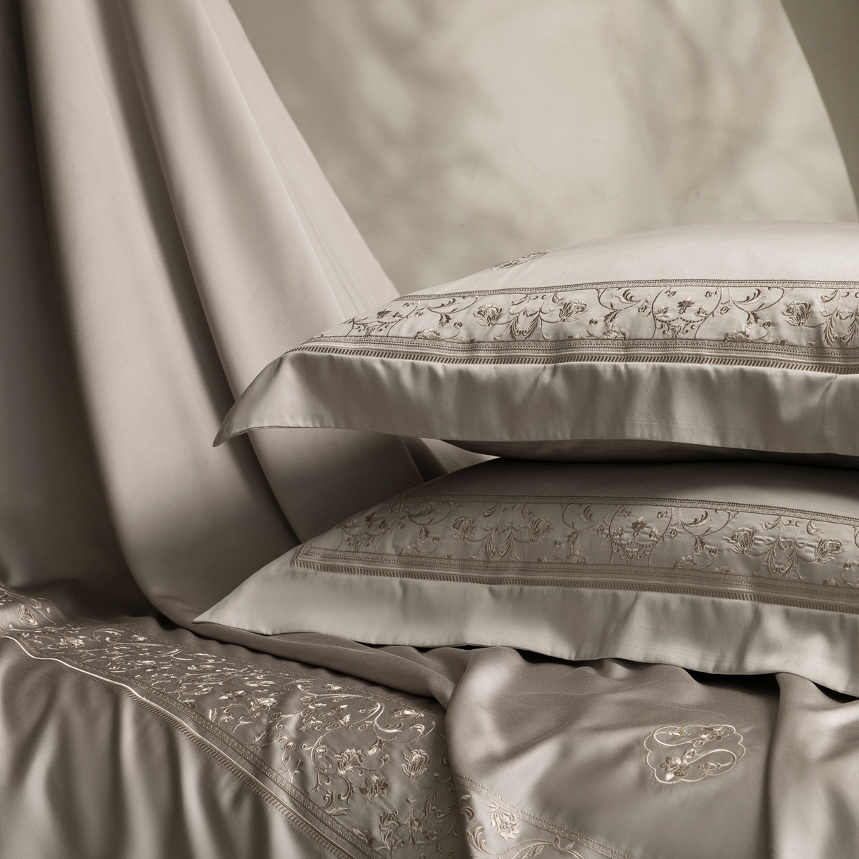 91家纺网 家纺一手货源 找家纺 涞澳家纺 2026新款东帝兴岚雾天丝棉四件套-春风漫舞 春风漫舞-灰