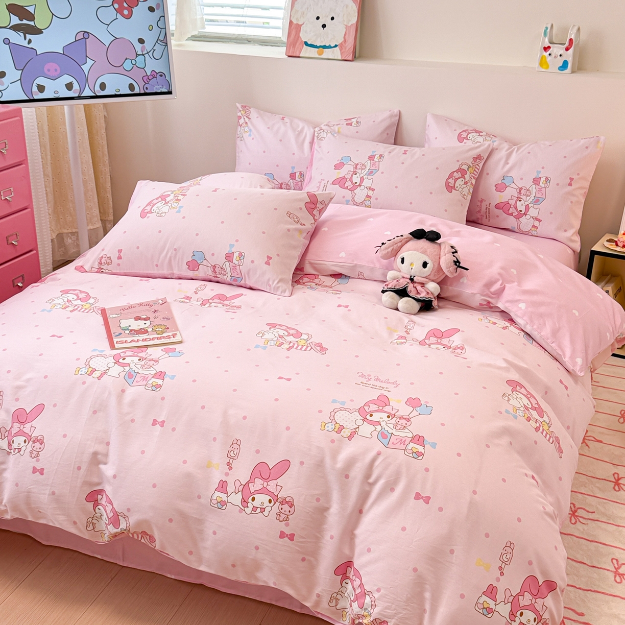 91家纺网 家纺一手货源 找家纺 简宜家居（朝初家纺） 2026新款40支100%纯棉全棉13070斜纹四件套-三丽鸥卡通系列 快乐美乐蒂