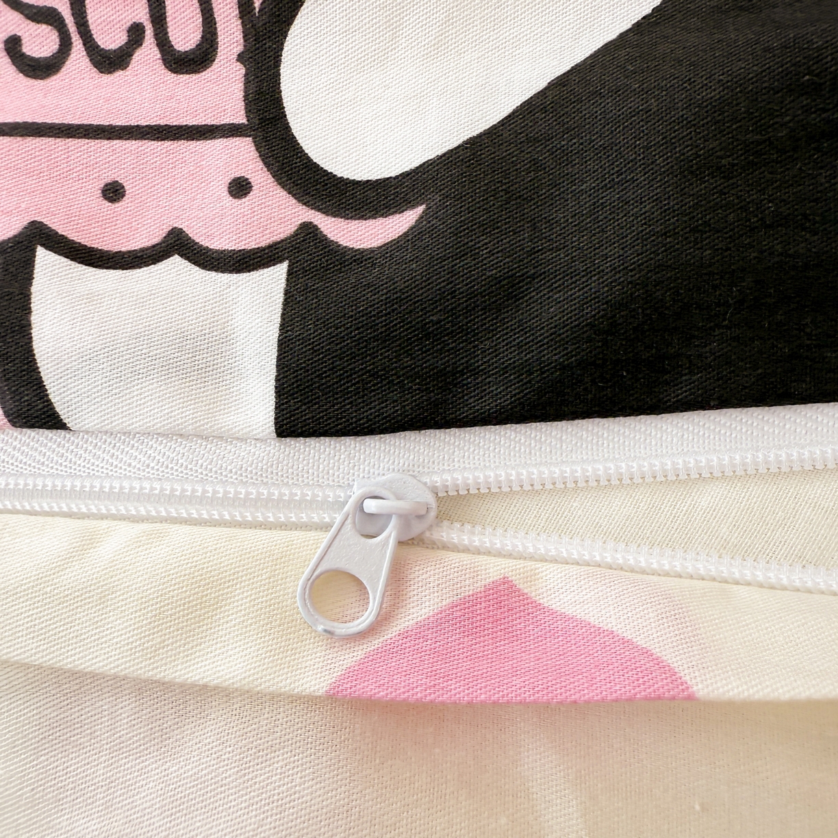 91家纺网 家纺一手货源 找家纺 简宜家居（朝初家纺） 2026新款40支100%纯棉全棉13070斜纹四件套-三丽鸥卡通系列 kitty 粉