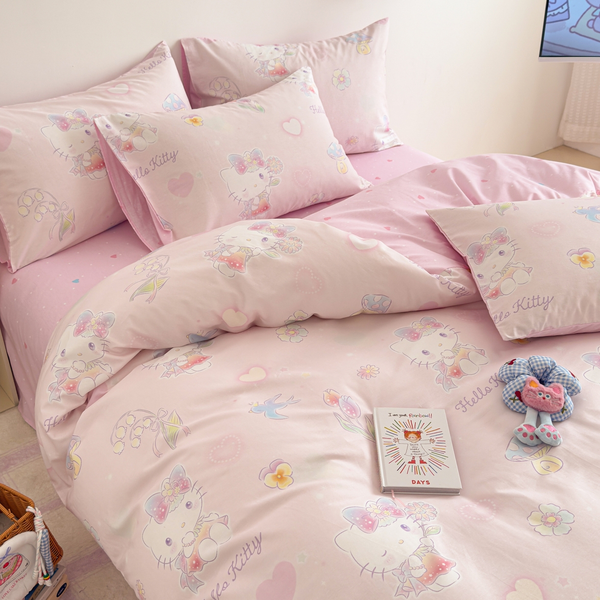 91家纺网 家纺一手货源 找家纺 简宜家居（朝初家纺） 2026新款40支100%纯棉全棉13070斜纹四件套-三丽鸥卡通系列 甜心kitty 粉