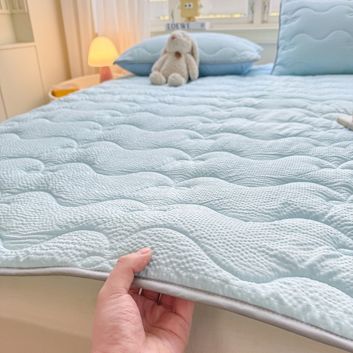 91家纺网 家纺一手货源 找家纺 （总）麒东家纺 2026新款春夏泡泡纱夹棉床垫系列