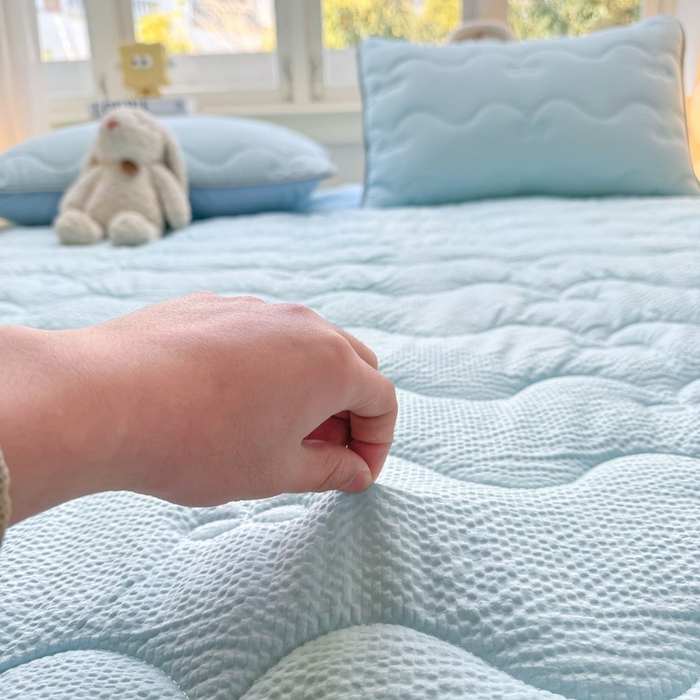 91家纺网 家纺一手货源 找家纺 （总）麒东家纺 2026新款春夏泡泡纱夹棉床垫系列