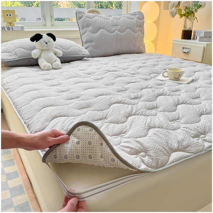 91家纺网 家纺一手货源 找家纺 麒东家纺 2026新款春夏泡泡纱夹棉床垫系列 浅灰