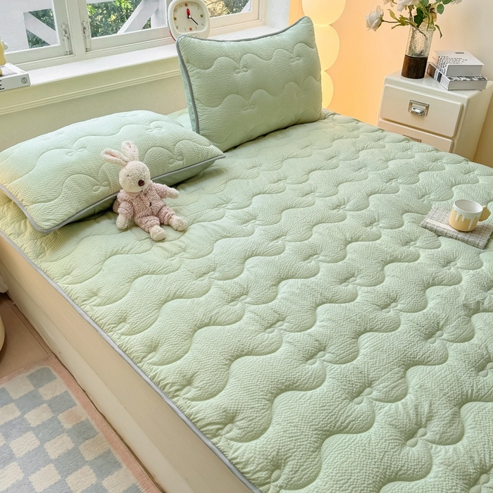 91家纺网 家纺一手货源 找家纺 麒东家纺 2026新款春夏泡泡纱夹棉床垫系列 绿色